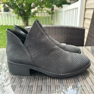 Eileen Fisher Leaf2 Perforated Black Nubuck Leather Ankle Booties Boots 7.5